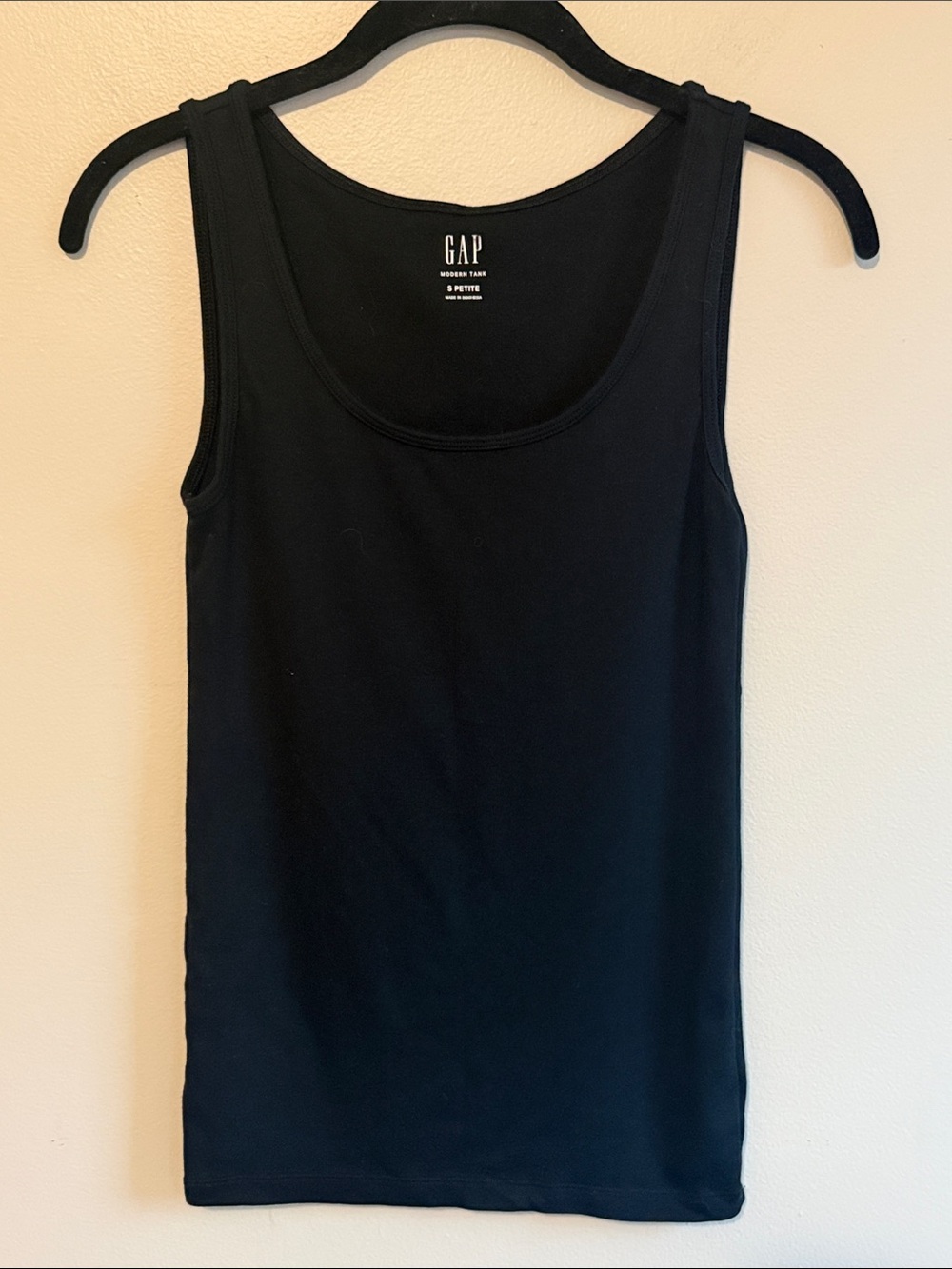 GAP Black Soft Scoop-Neck Tank Top, size SP